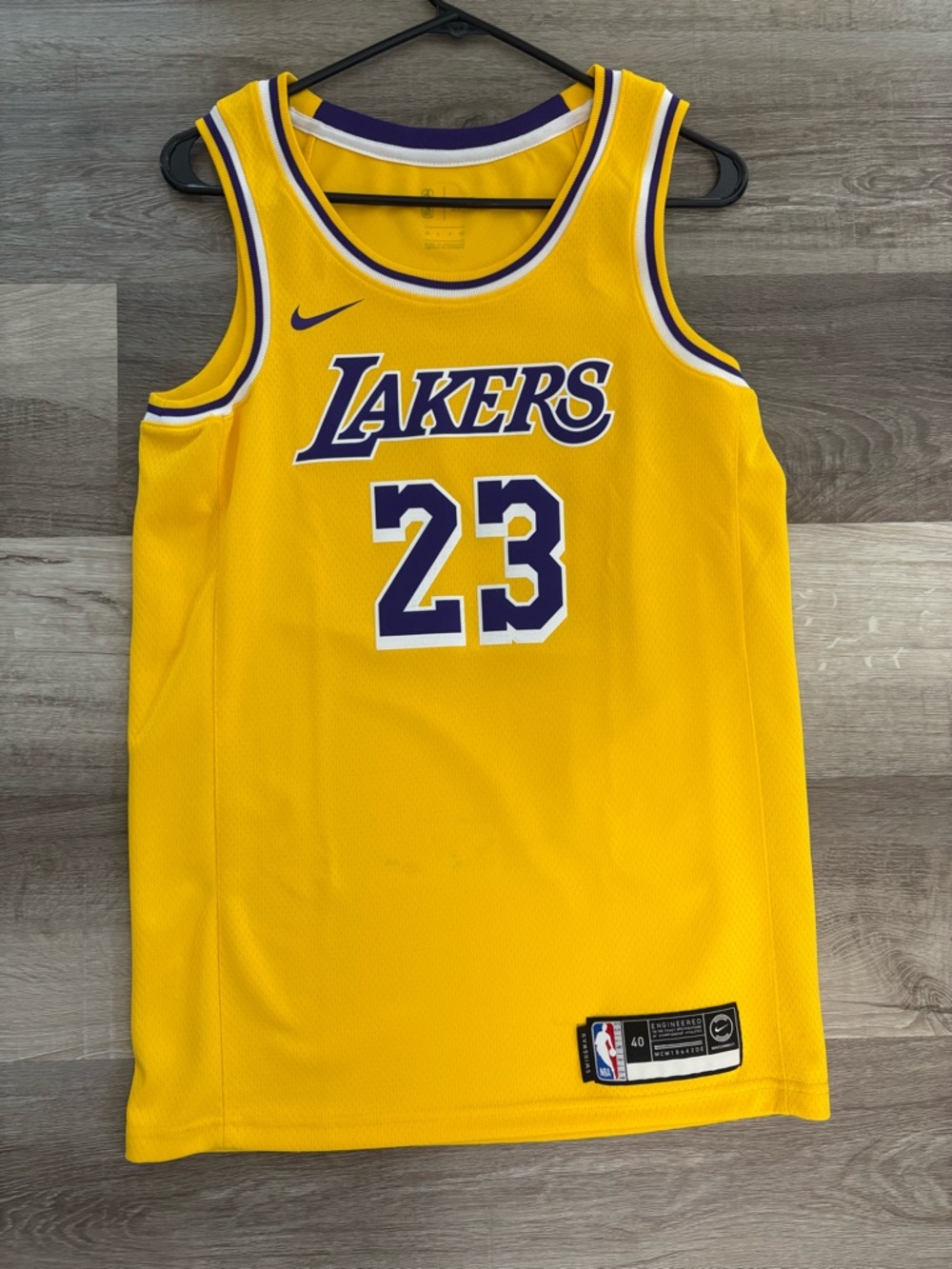 Lakers Nike LeBron James Jersey Men’s Small
